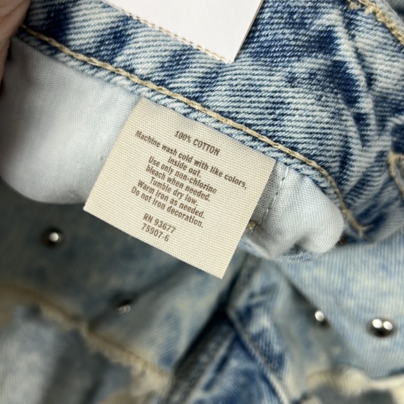 NWT Degree frayed denim shorts with studs SIZE 7 100% COTTON  RIGID - Picture 6 of 6